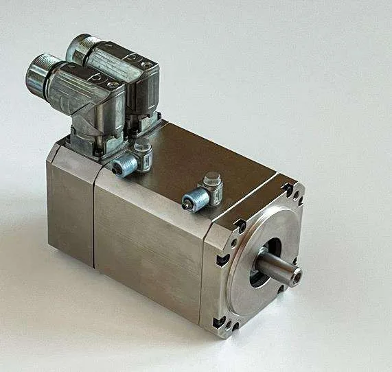 Custom servomotor with stainless housing, angled connectors and a tailored flange