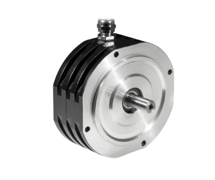 Servomotor flange and shaft